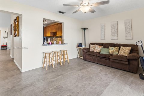 Touwnhouse à vendre à Miami, Floride: 3 chambres, 125.05 m2 № 2414267 - photo 9