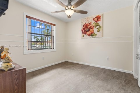 Touwnhouse à vendre à Miami, Floride: 3 chambres, 125.05 m2 № 2414267 - photo 16