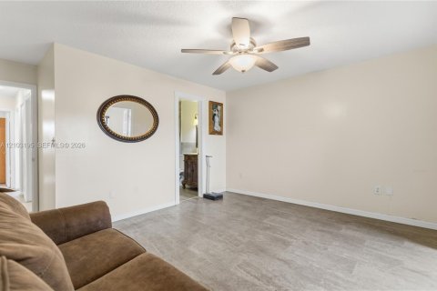 Touwnhouse à vendre à Miami, Floride: 3 chambres, 125.05 m2 № 2414267 - photo 29