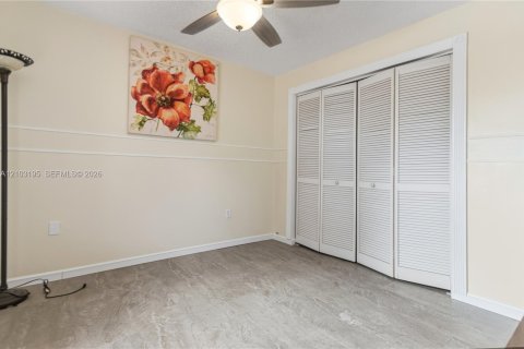 Touwnhouse à vendre à Miami, Floride: 3 chambres, 125.05 m2 № 2414267 - photo 18