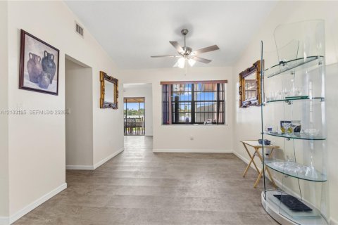 Touwnhouse à vendre à Miami, Floride: 3 chambres, 125.05 m2 № 2414267 - photo 4