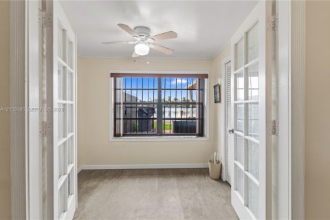 Touwnhouse à vendre à Miami, Floride: 3 chambres, 125.05 m2 № 2414267 - photo 30