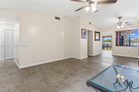 Touwnhouse à vendre à Miami, Floride: 3 chambres, 125.05 m2 № 2414267 - photo 3
