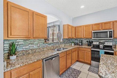 Casa en venta en Kissimmee, Florida, 7 dormitorios, 267.65 m2 № 1717992 - foto 11