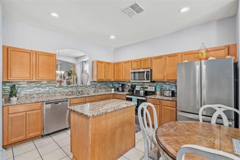 Casa en venta en Kissimmee, Florida, 7 dormitorios, 267.65 m2 № 1717992 - foto 12