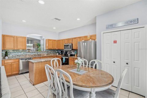 Casa en venta en Kissimmee, Florida, 7 dormitorios, 267.65 m2 № 1717992 - foto 15