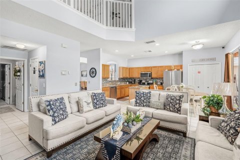 Casa en venta en Kissimmee, Florida, 7 dormitorios, 267.65 m2 № 1717992 - foto 19