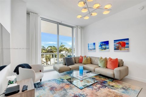 Condo in Miami Beach, Florida, 2 bedrooms  № 1940618 - photo 7