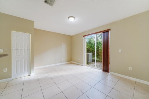 Adosado en alquiler en Cutler Bay, Florida, 3 dormitorios, 123.1 m2 № 1969361 - foto 4
