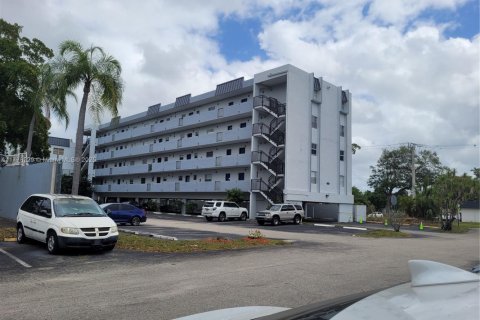 Condominio en venta en Plantation, Florida, 3 dormitorios, 118.45 m2 № 1713907 - foto 1