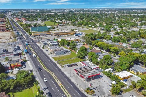 Immobilier commercial à North Miami, Floride № 2015127