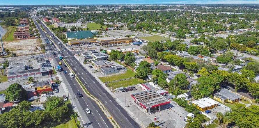 Immobilier commercial à North Miami, Floride № 2015127