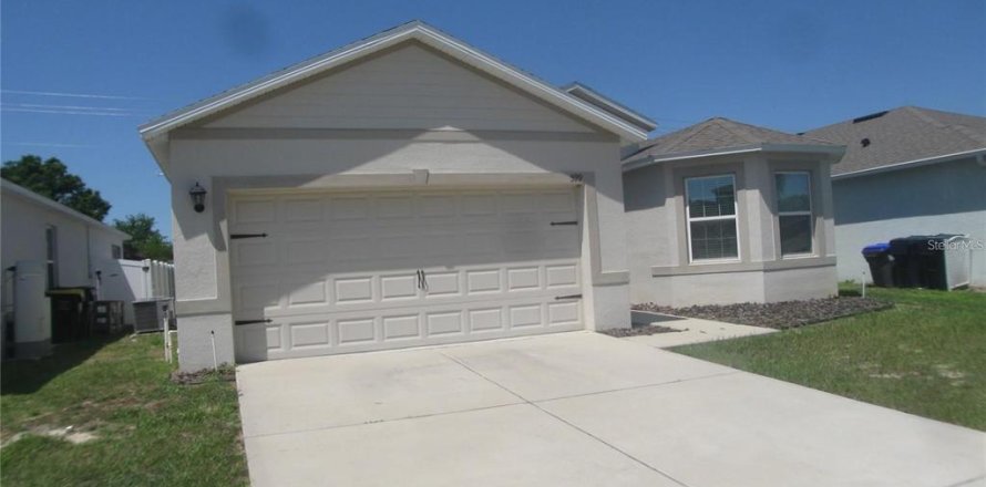 House in Auburndale, Florida 3 bedrooms, 161.93 sq.m. № 2278000