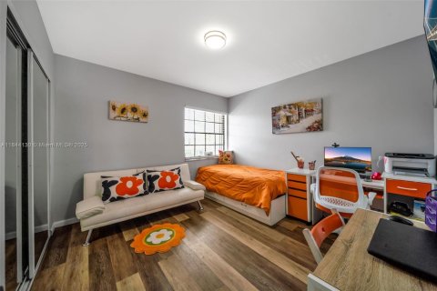 Townhouse in Miami, Florida 2 bedrooms, 119.29 sq.m. № 1839341 - photo 24