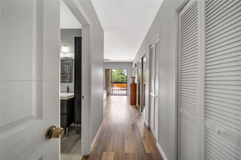 Townhouse in Miami, Florida 2 bedrooms, 119.29 sq.m. № 1839341 - photo 27