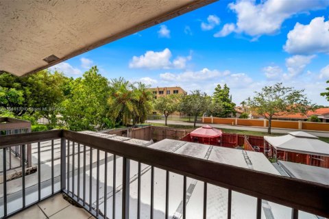 Townhouse in Miami, Florida 2 bedrooms, 119.29 sq.m. № 1839341 - photo 30