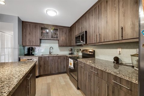 Townhouse in Miami, Florida 2 bedrooms, 119.29 sq.m. № 1839341 - photo 18