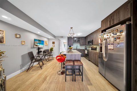 Townhouse in Miami, Florida 2 bedrooms, 119.29 sq.m. № 1839341 - photo 17