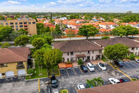 Townhouse in Miami, Florida 2 bedrooms, 119.29 sq.m. № 1839341 - photo 3