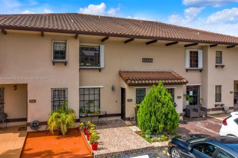 Townhouse in Miami, Florida 2 bedrooms, 119.29 sq.m. № 1839341 - photo 1