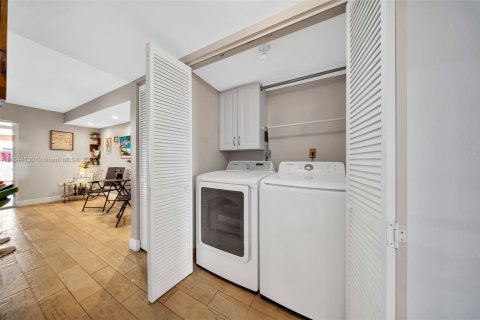 Townhouse in Miami, Florida 2 bedrooms, 119.29 sq.m. № 1839341 - photo 15
