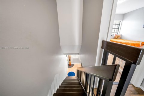 Townhouse in Miami, Florida 2 bedrooms, 119.29 sq.m. № 1839341 - photo 23