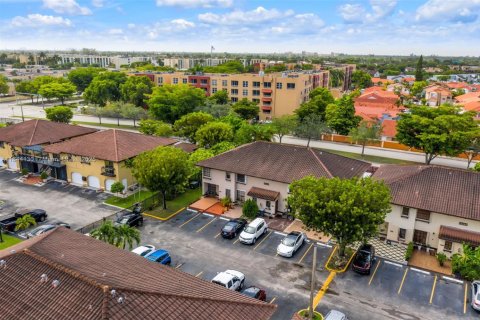 Townhouse in Miami, Florida 2 bedrooms, 119.29 sq.m. № 1839341 - photo 4