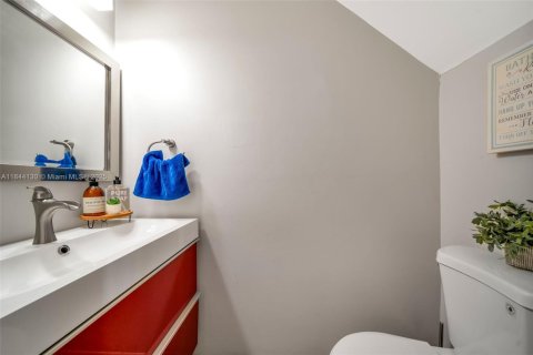 Townhouse in Miami, Florida 2 bedrooms, 119.29 sq.m. № 1839341 - photo 14