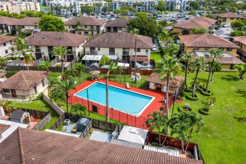 Townhouse in Miami, Florida 2 bedrooms, 119.29 sq.m. № 1839341 - photo 6