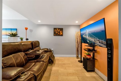 Townhouse in Miami, Florida 2 bedrooms, 119.29 sq.m. № 1839341 - photo 12