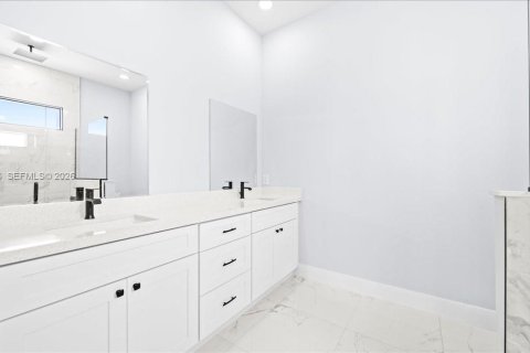 Casa en venta en Cape Coral, Florida, 4 dormitorios, 171.13 m2 № 2055222 - foto 16