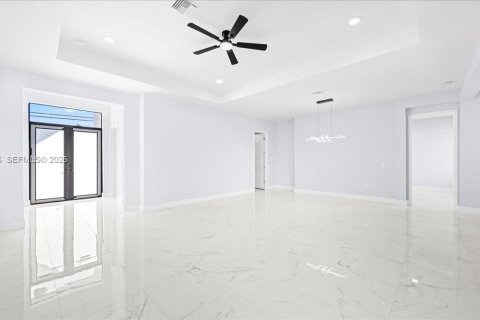 Casa en venta en Cape Coral, Florida, 4 dormitorios, 171.13 m2 № 2055222 - foto 7