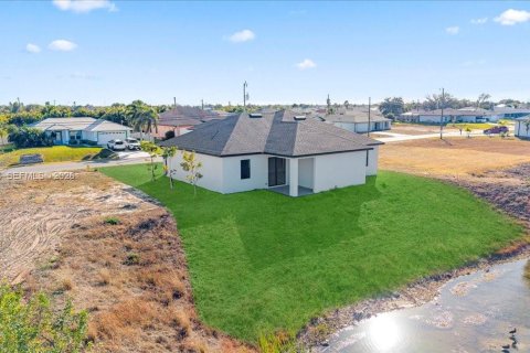 Casa en venta en Cape Coral, Florida, 4 dormitorios, 171.13 m2 № 2055222 - foto 28