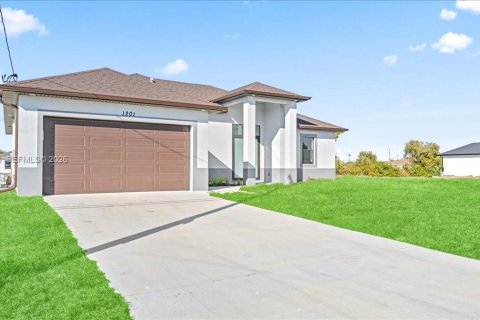 Casa en venta en Cape Coral, Florida, 4 dormitorios, 171.13 m2 № 2055222 - foto 2