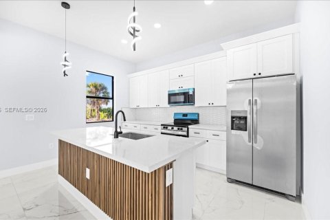 Casa en venta en Cape Coral, Florida, 4 dormitorios, 171.13 m2 № 2055222 - foto 4