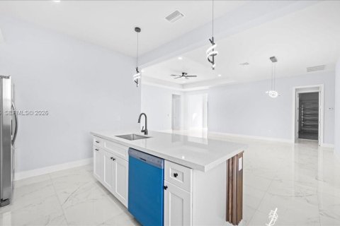 Casa en venta en Cape Coral, Florida, 4 dormitorios, 171.13 m2 № 2055222 - foto 11