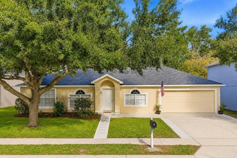 House in Chuluota, Florida 4 bedrooms, 209.59 sq.m. № 2095503
