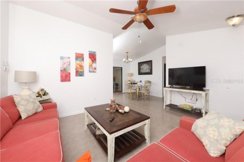 Villa ou maison à louer à Port Charlotte, Floride: 2 chambres, 85.19 m2 № 213404 - photo 9
