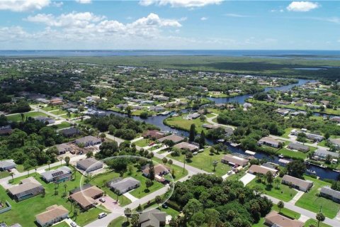 Villa ou maison à louer à Port Charlotte, Floride: 2 chambres, 85.19 m2 № 213404 - photo 1