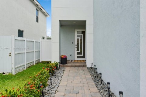 Casa en venta en Homestead, Florida, 4 dormitorios, 198.63 m2 № 2243981 - foto 5