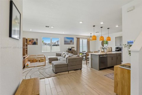 Casa en venta en Homestead, Florida, 4 dormitorios, 198.63 m2 № 2243981 - foto 6
