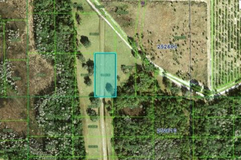 Terreno en Polk City, Florida № 2235107