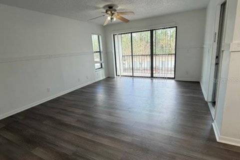 Condo in Sanford, Florida, 2 bedrooms № 2119094 - photo 5