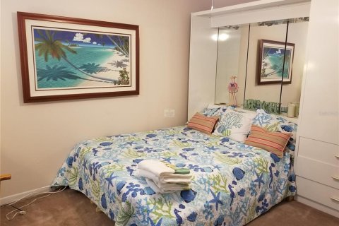 Condo in Treasure Island, Florida, 2 bedrooms  № 1866534 - photo 14