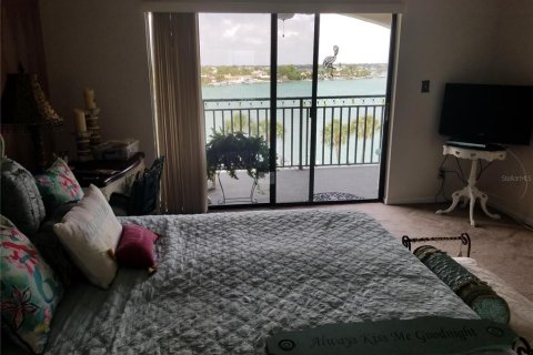 Condo in Treasure Island, Florida, 2 bedrooms  № 1866534 - photo 10
