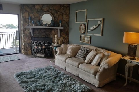 Condo in Treasure Island, Florida, 2 bedrooms  № 1866534 - photo 12