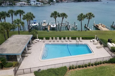 Condo in Treasure Island, Florida, 2 bedrooms  № 1866534 - photo 2