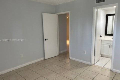 Condominio en venta en Pembroke Park, Florida, 3 dormitorios, 110.55 m2 № 2000266 - foto 3