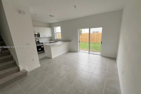 Villa ou maison à louer à Homestead, Floride: 3 chambres, 137.77 m2 № 1945924 - photo 2
