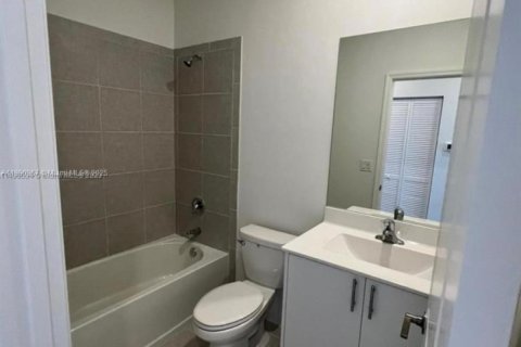 Villa ou maison à louer à Homestead, Floride: 3 chambres, 137.77 m2 № 1945924 - photo 12